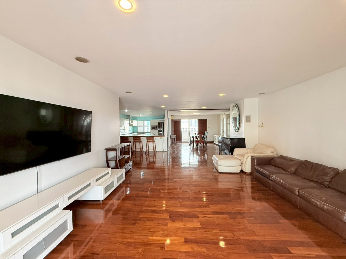 For RentCondoSukhumvit, Asoke, Thonglor : 🎉🌇 Condo for Rent – 4 Bedrooms near BTS Ekkamai | Regent on the Park Sukhumvit 61