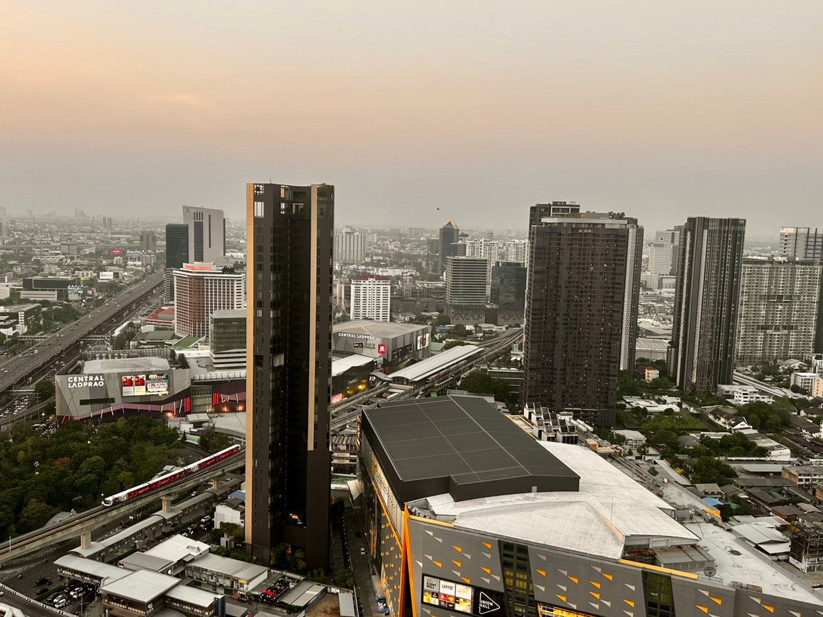ให้เช่าคอนโดลาดพร้าว เซ็นทรัลลาดพร้าว : ให้เช่า 📍 The Saint Residences 📍 เฟอร์นิเจอร์ และ เครื่องใช้ไฟฟ้าครบ ใกล้ BTS ห้าแยกลาดพร้าว