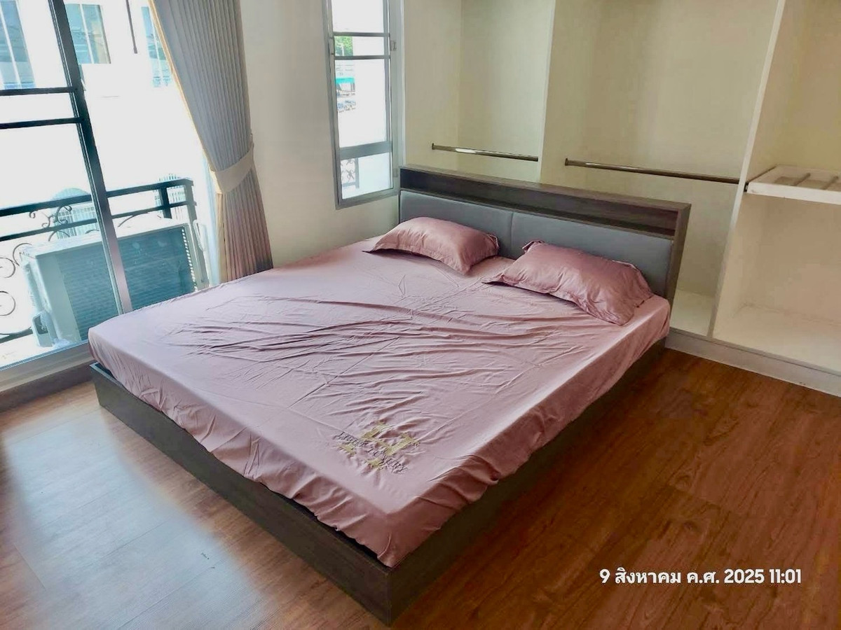 ให้เช่าทาวน์โฮมรัชดา ห้วยขวาง : หมู่บ้านกลางเมือง Grand de Paris ติดกับ รร.นานาชาติสิงคโปร์ SISB ประชาอุทิศ ห้วยขวาง บ้าน 3ชั้น  4 ห้องนอน 4ห้องน้ำ