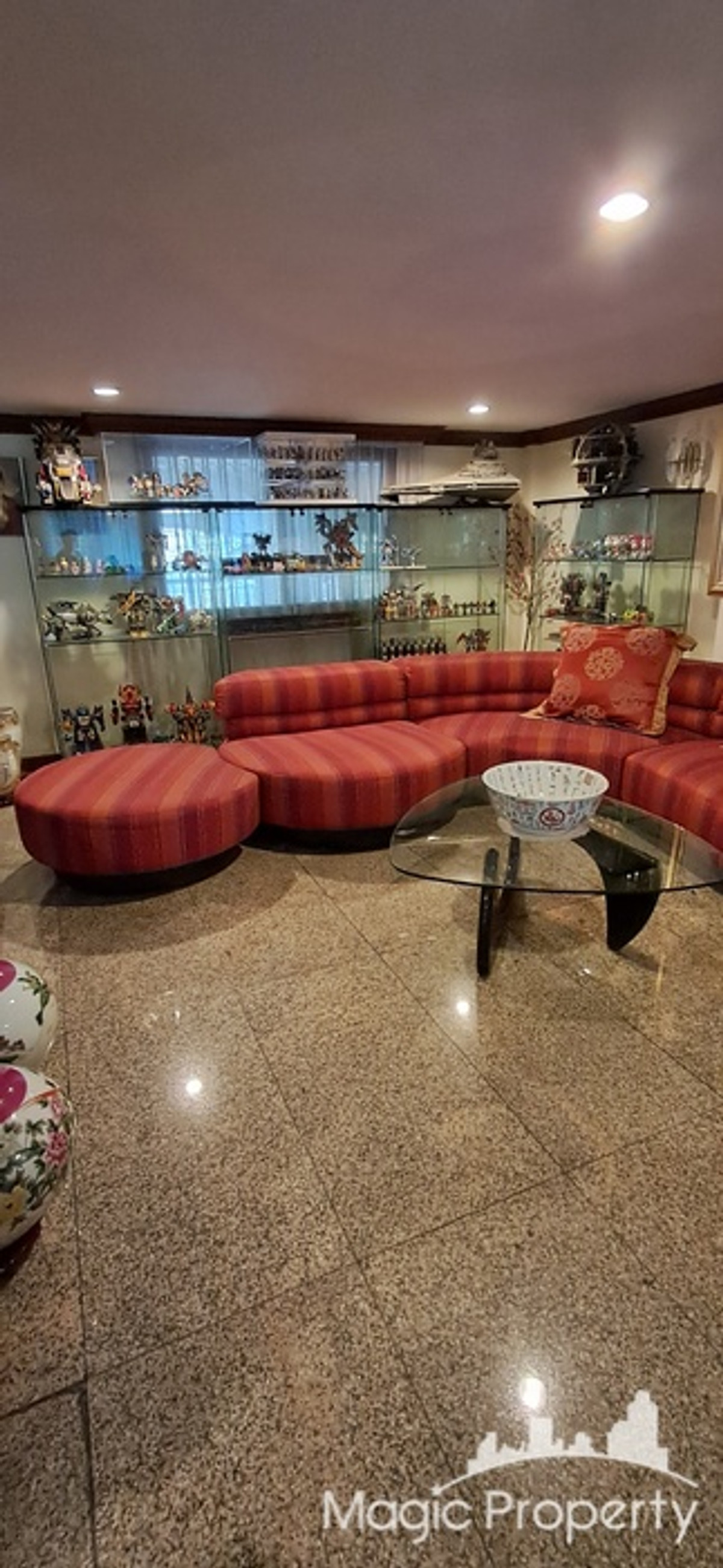 For RentShop HouseSukhumvit, Asoke, Thonglor : Commercial building For Rent in Soi Sukhumvit 39, Khlong Tan Nuea, Watthana, Bangkok