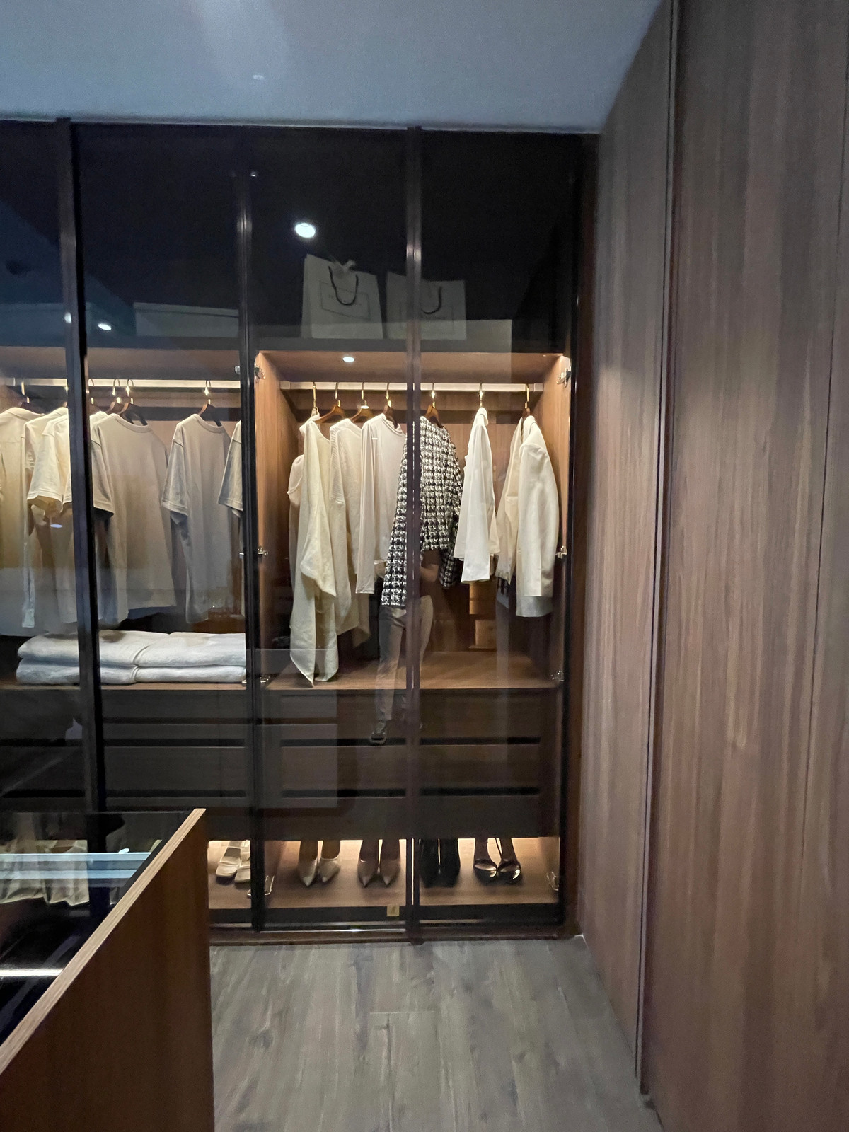 For SaleCondoSilom, Saladaeng, Bangrak : Rare unit for sale 🌳 THE ULTIMATE PARK VIEW | Rare Unit @ROMM CONVENT 🌳2 bedrooms, 2 bathrooms, usable area size 118.15 square meters on the 26th floor that offers a view of the lush Park View in the heart of Bangkok. On the highest potential location, Co