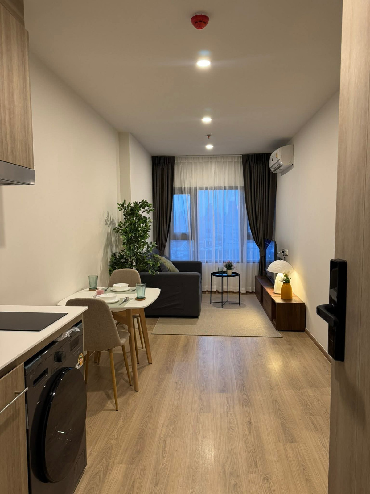 ให้เช่าคอนโดคลองเตย กล้วยน้ำไท : 💥CP-10555💥ว่าง ให้ เช่า ไลฟ์ พระราม 4 - อโศก👉แอดไลน์ @luxeliving 