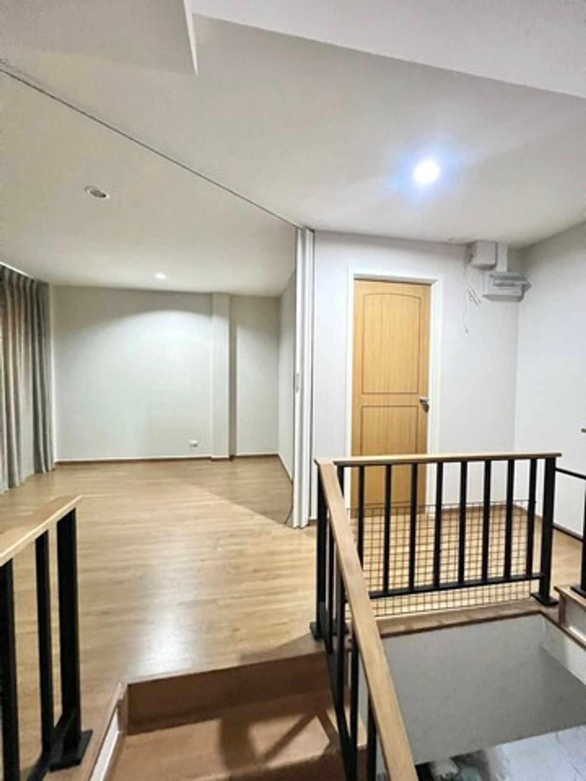 ให้เช่าทาวน์โฮมรัชดา ห้วยขวาง : HR3360ให้เช่าทาวน์โฮม 3 ชั้น หลังมุม | สิริเฮ้าส์ รัชดา 18 (SIRIHOUSE)  แต่งเฟอร์ฯ ใหม่ทั้งหลัง! พร้อมเข้าอยู่ทันที | ใจกลางรัชดา-ลาดพร้าว-เหม่งจ๋าย