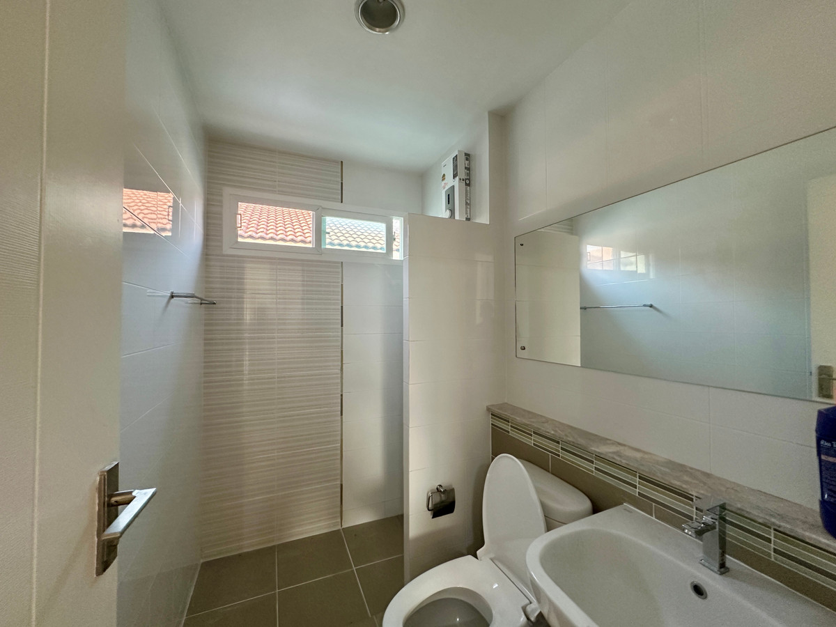 For RentHouseLadkrabang, Suwannaphum Airport : rent 2-story detached house for rent / 2-Storey Detached house, Manthana Village, On Nut - Wongwaen 3, Manthana Onnut - Wongwaen 3, rent 50,000 baht/month.