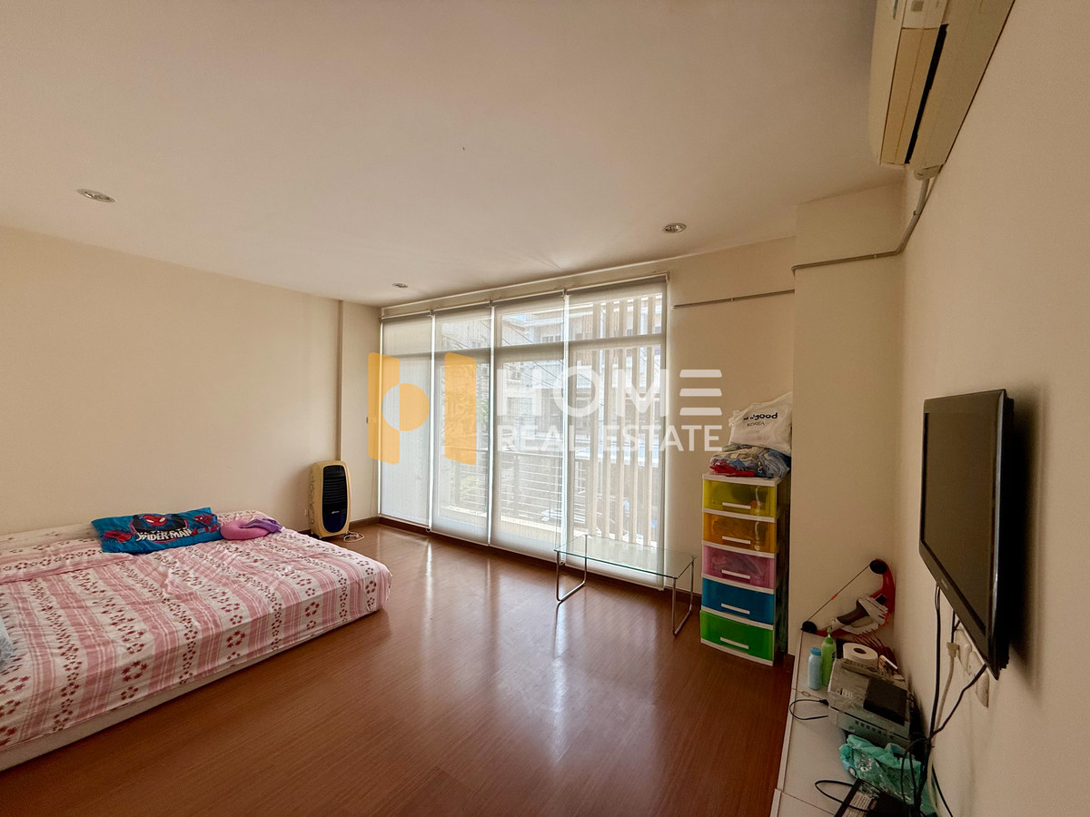 For SaleTownhomePattanakan, Srinakarin : Baan Klang Muang Urbanion Srinakarin / 3 Bedrooms (FOR SALE), Baan Klang Muang Urbanion Srinakarin / 3 Bedrooms (FOR SALE) GNG023