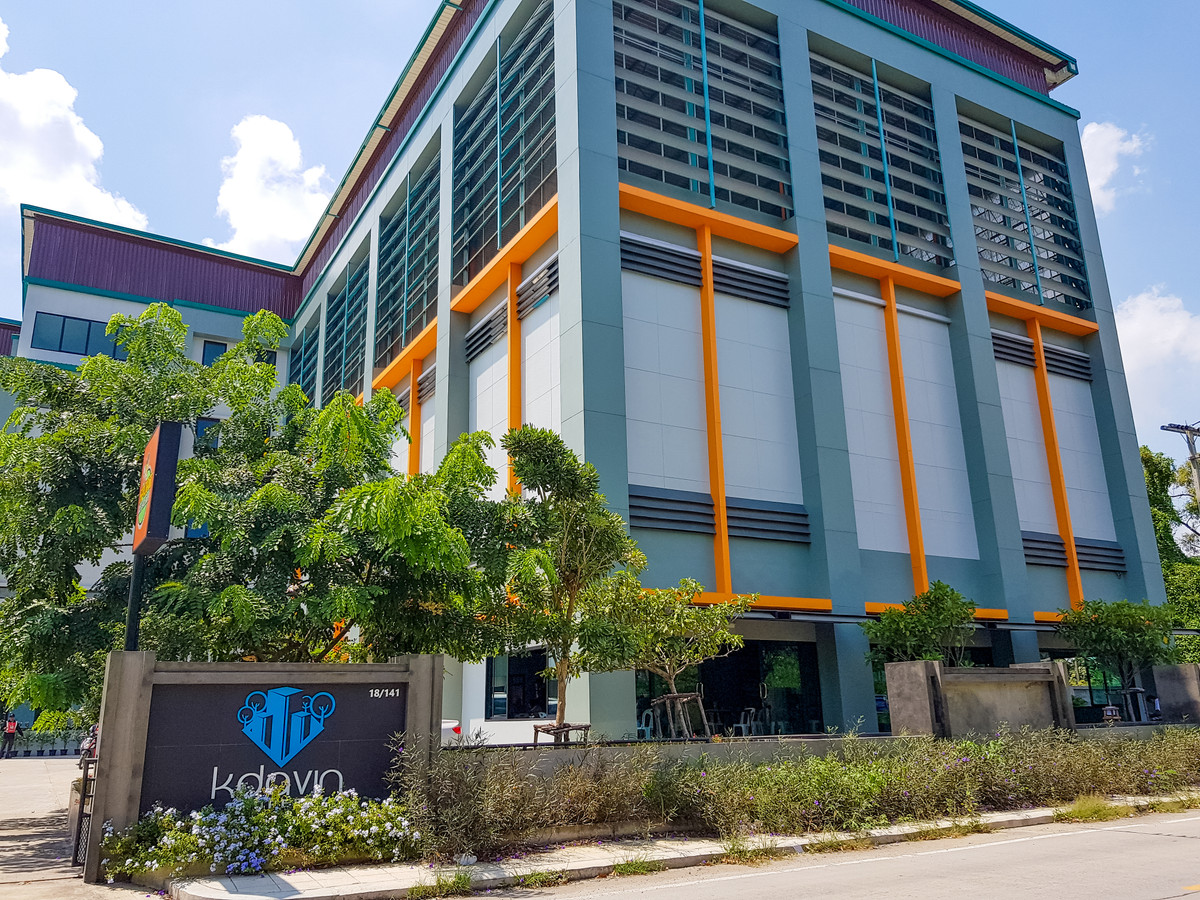 For RentWarehousePathum Thani,Rangsit, Thammasat : For rent: 2 rubber-soled futsal field areas, 4th floor, suitable for sports business operators.