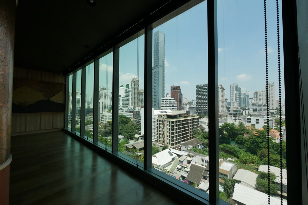 For RentRetail SpaceSukhumvit, Asoke, Thonglor : Duplex Retail Space for Rent in Asoke. Near BTS, Emsphere, and office buildings. suitable for restaurants, bar, & lifestyle