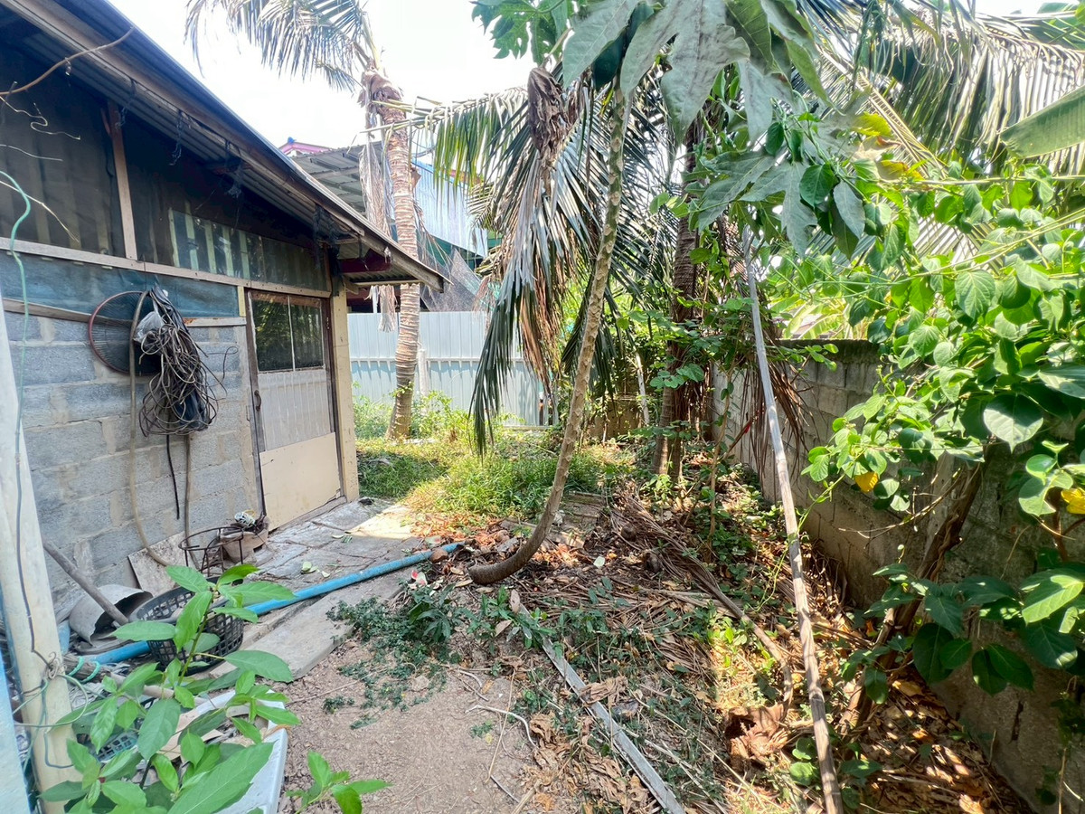 ขายบ้านสิงห์บุรี : บ้านเดี่ยว 2 ชั้น 42 ตร.ว. ครึ่งปูนครึ่งไม้สัก สภาพดี จ.สิงห์บุรี