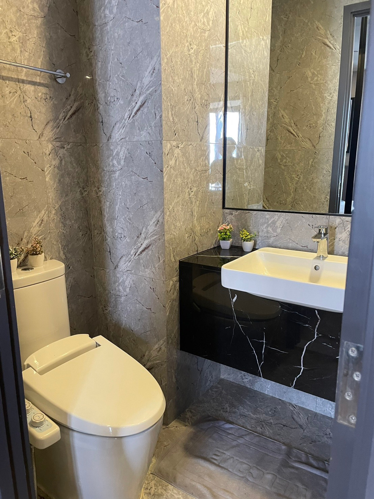 ให้เช่าคอนโดสุขุมวิท อโศก ทองหล่อ : Ashton Asoke, Available For Rent, Modern Luxury Style, Near MRT, Available For Rent now