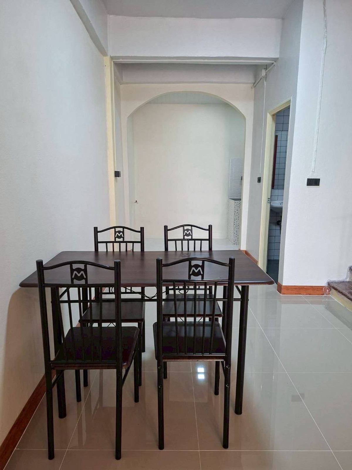 ขายทาวน์โฮมนนทบุรี บางใหญ่ บางบัวทอง : ขายทาวน์เฮาส์พร้อมจิตร บางใหญ่ 17 ตร.ว. ถนนเมน หลังบ้านติดทุ่งนา ฟรีเฟอร์ฯ ฟรีโอน