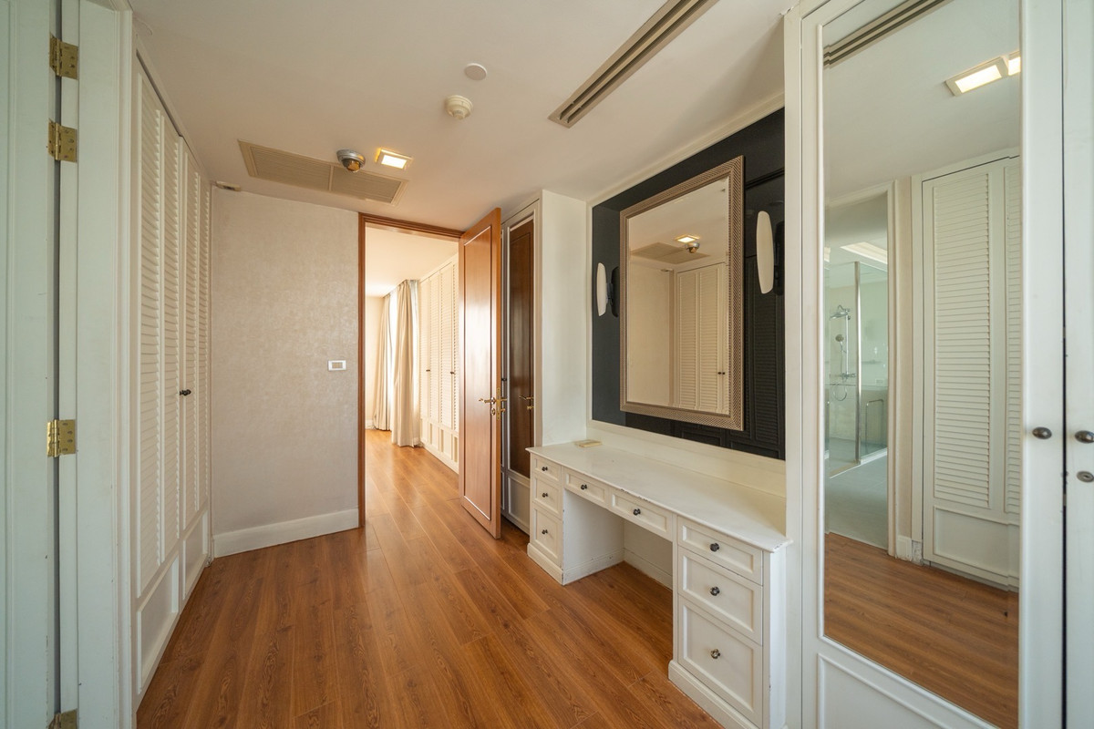 ขายคอนโดสุขุมวิท อโศก ทองหล่อ : Pet friendly 🐈🐶 One of A Kind ❤️Hampton Thonglor 10  415 sqm 🔥 ULTRA LUXURY PENTHOUSE IN THONGLOR 🔥
Rare Unit | Massive Space | Prime Location