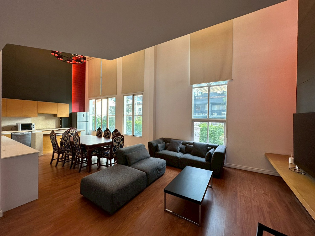 ให้เช่าทาวน์โฮมสุขุมวิท อโศก ทองหล่อ : Luxury Townhouse in Thonglor | Large Living Space 386 Sq.m. Near BTS Thonglor | ทาวน์เฮ้าส์ขนาดใหญ่ในย่านทองหล่อ หนึ่งในทำเล Prime Residential Area ของกรุงเทพ 