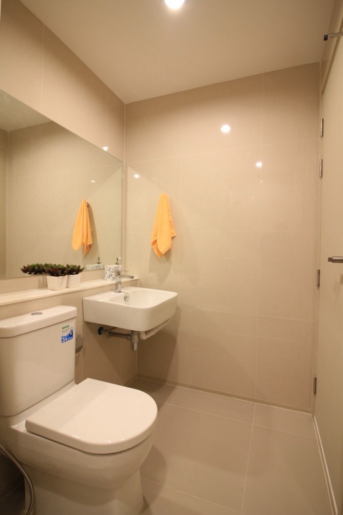 For RentCondoSamut Prakan,Samrong : 🔥For rent Aspire Erawan, next to BTS, fully furnished, ready to move in, 25th floor, pets not allowed.