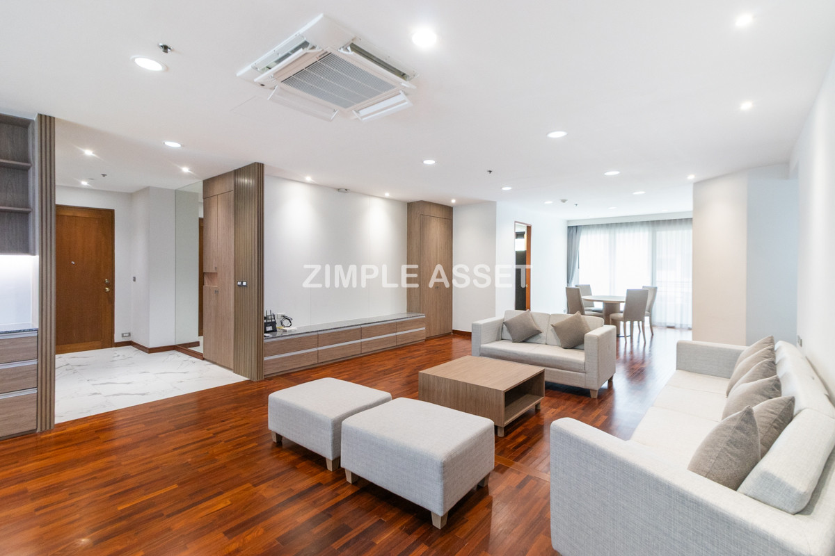 For RentSukhumvit, Asoke, Thonglor : Line ID: @zimple_asset Luxury aprtment in center of sukhumvit. Offering premium facilities for an elevated living experience. Surrounded by leading shopping malls in a prime location.