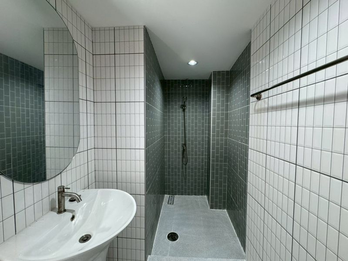 ขายทาวน์โฮมโชคชัย4 ลาดพร้าว71 : ทาวน์เฮ้าส์รีโนเวทใหม่ ม.เลิศอุบล นาคนิวาส 48 (ลาดพร้าว) ขนาด 16 ตารางวา 2 ห้องนอน ถนนนาคนิวาส แขวงลาดพร้าว เขตลาดพร้าว กรุงเทพมหานคร