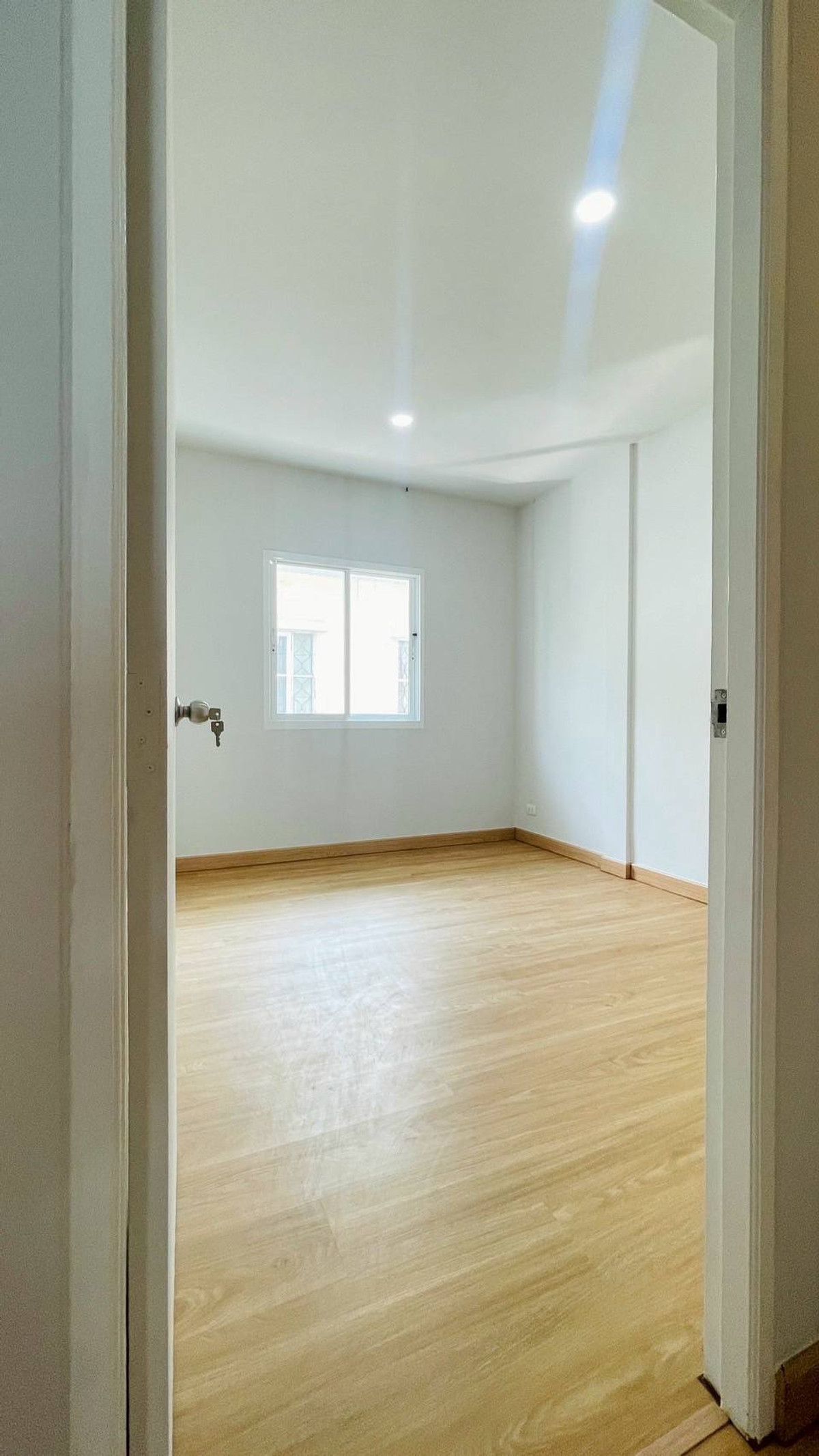 ขายทาวน์โฮมนนทบุรี บางใหญ่ บางบัวทอง : ขายทาวน์เฮาส์บุศรินทร์ L&H บ้านกล้วย-ไทรน้อย 20.5 ตร.ว. ใกล้ MRT คลองบางไผ่ ฟรีโอน