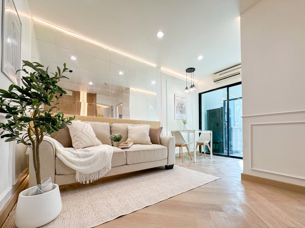 ขายคอนโดบางนา แบริ่ง ลาซาล : 🔥 [HOT DEAL] ลดแรง 2 แสน!  🌟 ขาย iCondo สุขุมวิท 105 (ลาซาล)  🍳 ครัวแยกกั้นกระจก  🎁 เฟอร์ฯ ใหม่ครบพร้อมอยู่ !