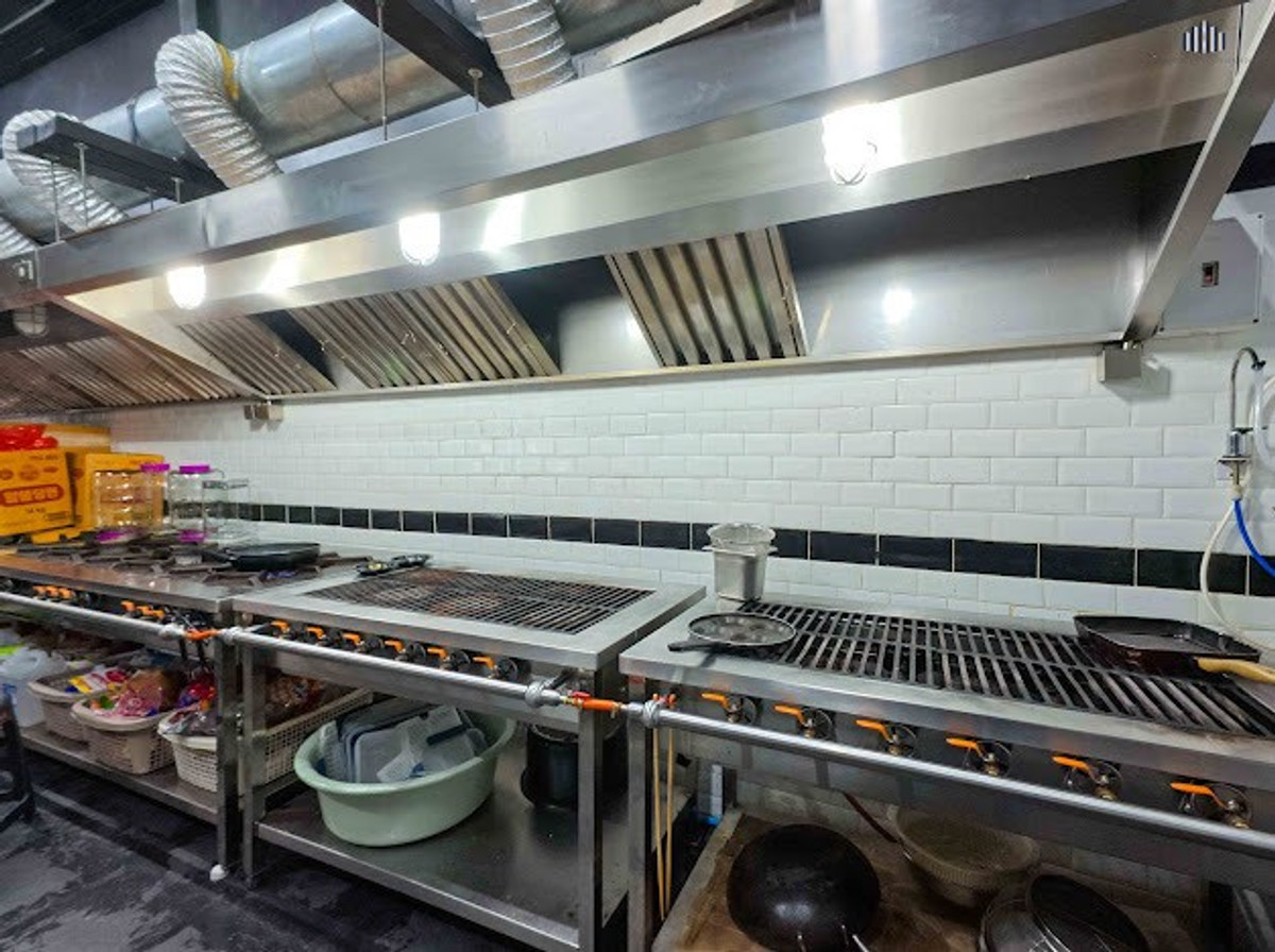 ขายร้านค้า/ตลาดนัดปิ่นเกล้า จรัญสนิทวงศ์ : พร้อมรับฟังทุกข้อเสนอ!!! สามารถดำเนินกิจการต่อได้ทันที ขายสิ่งปลูกสร้างพร้อมร้านอาหาร(ปิ้งย่าง) 503 ตารางเมตร ต้นซอยจรัญสนิทวงศ์ 32 พร้อมสัญญาเช่าระยะยาว 18 ปี บนที่ดิน 256 ตารางวา ราคาพิเศษ!!