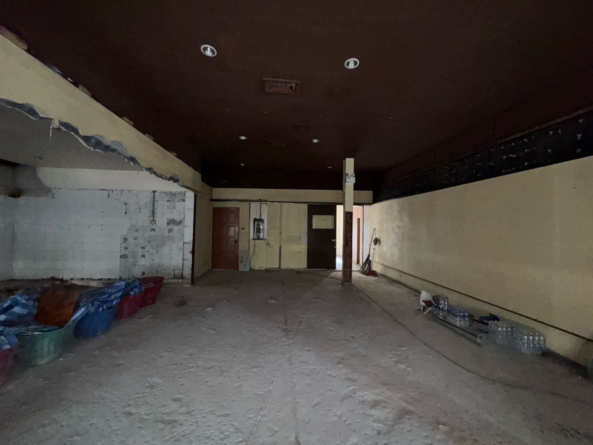 ให้เช่าร้านค้า/ตลาดนัดสุขุมวิท อโศก ทองหล่อ : พื้นที่ธุรกิจ 180 ตารางเมตร ชั้น 3 ซอยทองหล่อ สุขุมวิท 55 มีที่จอดรถ ทำเลดี