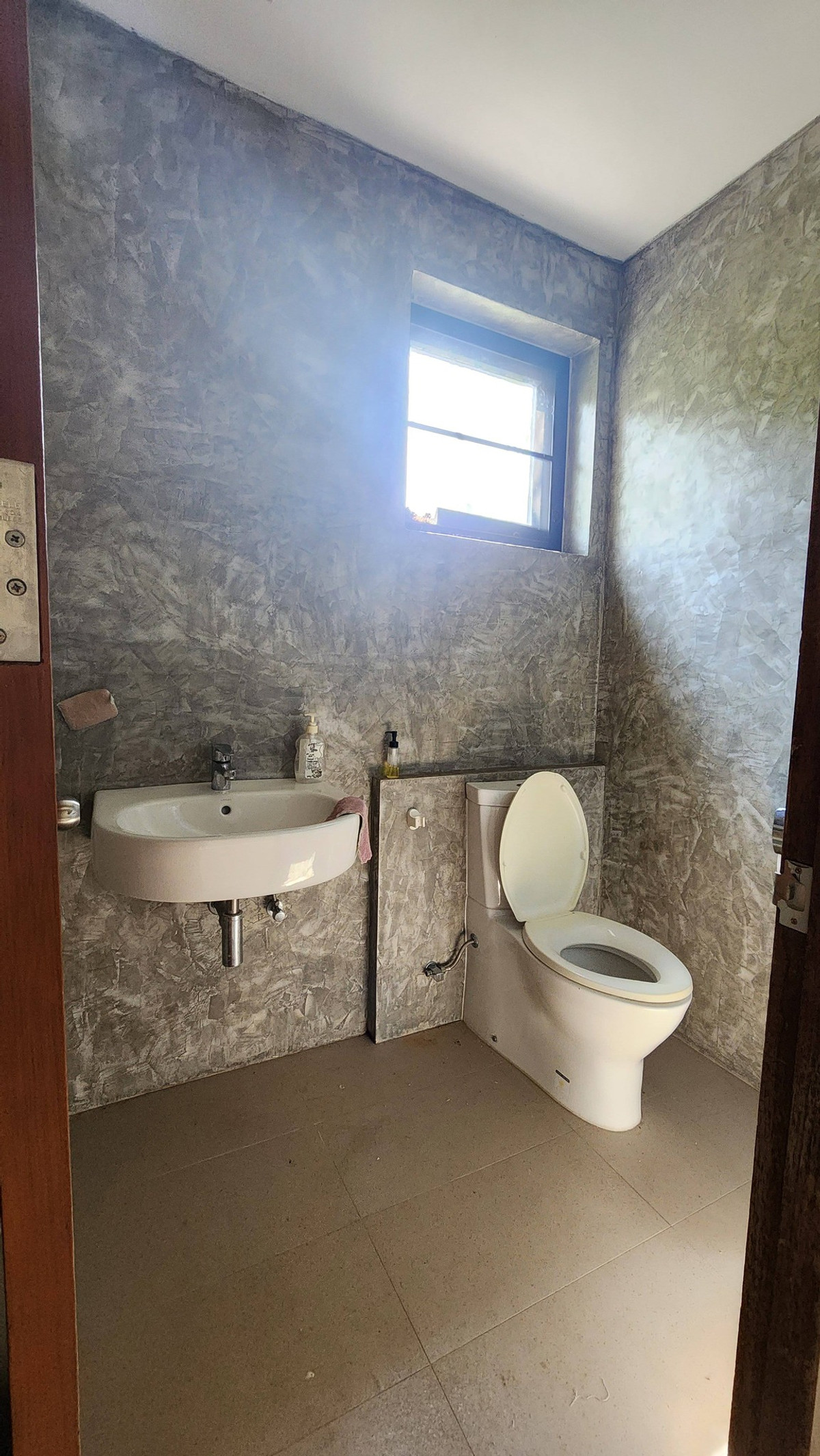 For RentWarehouseBangna, Bearing, Lasalle : Warehouse with office, 2 floors, good location, needs additional decorations, for rent in Bang Bo-Bang Phli area, near The Vintage Club.