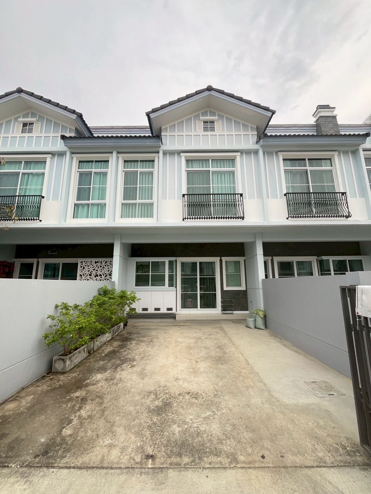 For RentTownhomeBangna, Bearing, Lasalle : 2-story townhome with furniture, beautifully decorated, for rent in Bangna-Bang Kaeo area. Near Ramkhamhaeng University Bangna campus only 700 meters.