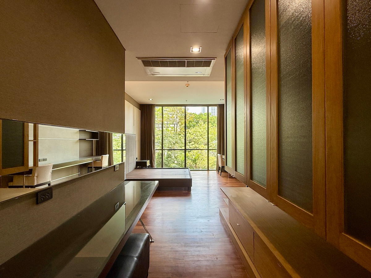 ให้เช่าคอนโดสุขุมวิท อโศก ทองหล่อ : คอนโดห้องใหญ่ 3 ห้องนอน พร้อมระเบียงกว้าง วิวสวน  ใกล้อโศกและพร้อมพงศ์