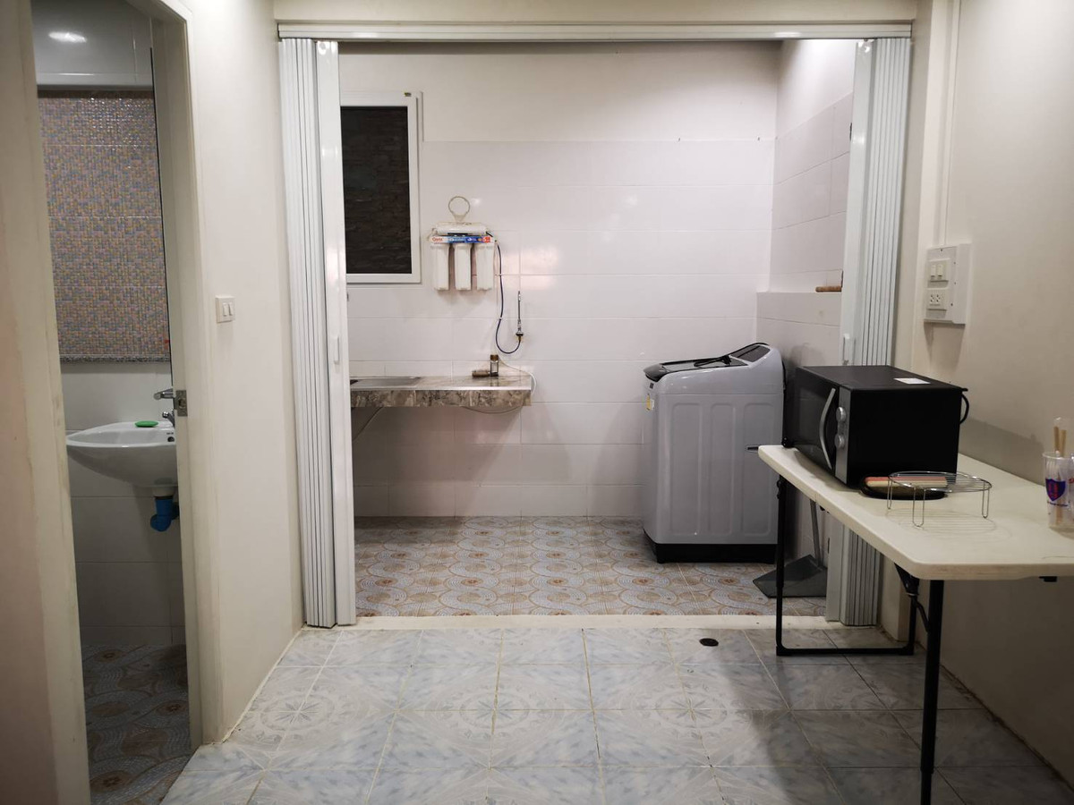 ให้เช่าทาวน์โฮมอ่อนนุช อุดมสุข : ให้เช่าทาวเฮาส์ 16 ตรว. 2 ชั้น 2 นอน 2 น้ำ ใกล้บีทีเอสอุดมสุข และ ปุณณวิถี ซอยวชิรธรรม 12  ค่าเช่า 15,000  โทร  082 649 9822