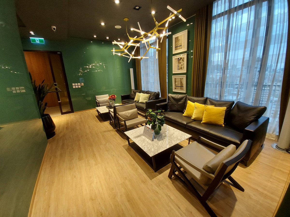 For RentCondoSukhumvit, Asoke, Thonglor : Fully furnished 1 Bedroom unit for rent in Phrom Phong. High floor with a unblocked view. Noble Around Sukhumvit 33.