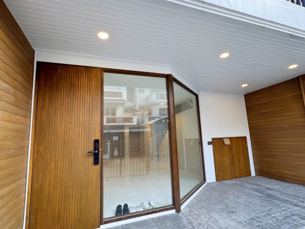 ขายทาวน์โฮมโชคชัย4 ลาดพร้าว71 : ขาย ทาวน์โฮม 3 ชั้น นาคนิวาส เกษมสันต์ 1 ลาดพร้าว สังคมสงเคราะห์ 25 ตร.วา ทำเลดี