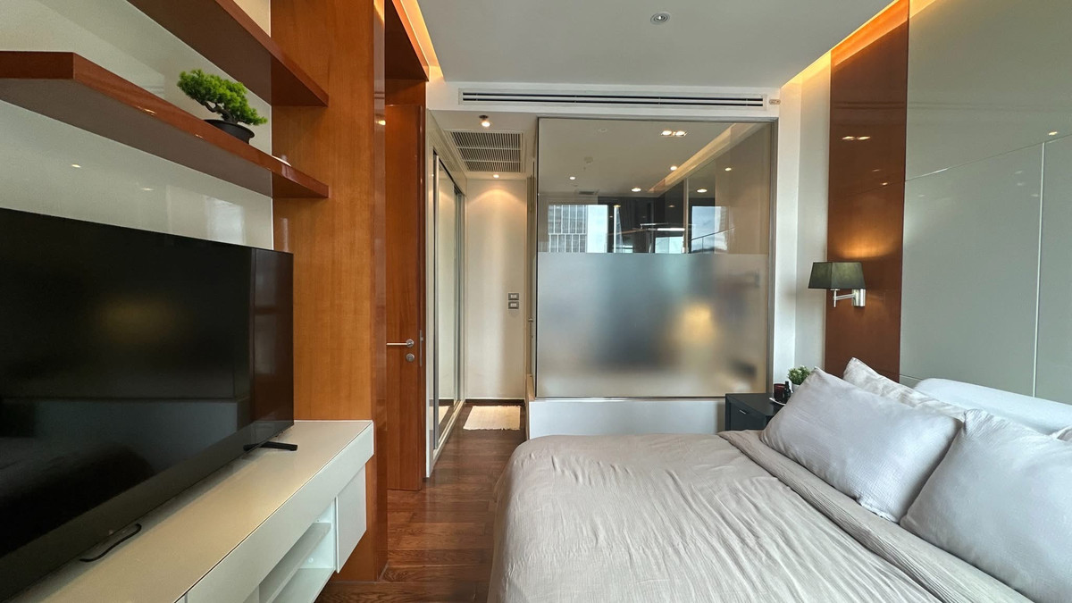 For SaleCondoSukhumvit, Asoke, Thonglor : Rare Unit! 1 Bed 45 sq m. Prime location Phrom Phong ✨ Ready to move in. Call 063-6165390