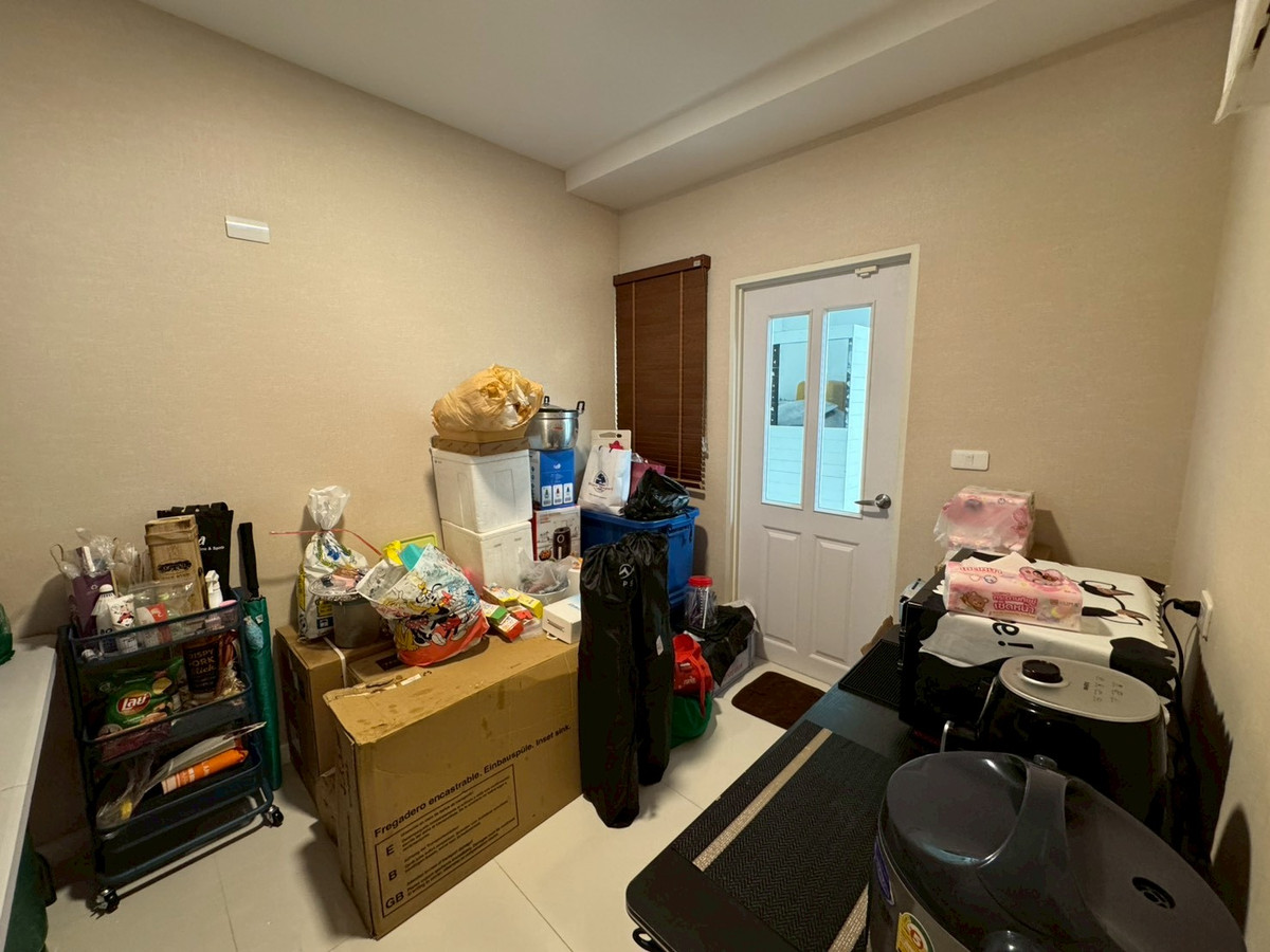 For RentNonthaburi, Bang Yai, Bangbuathong : 💕 Semi-detached house for rent, Q District Westgate project 💕 Beautiful house, ready to move in, complete with functions, suitable for both living and making a home office.