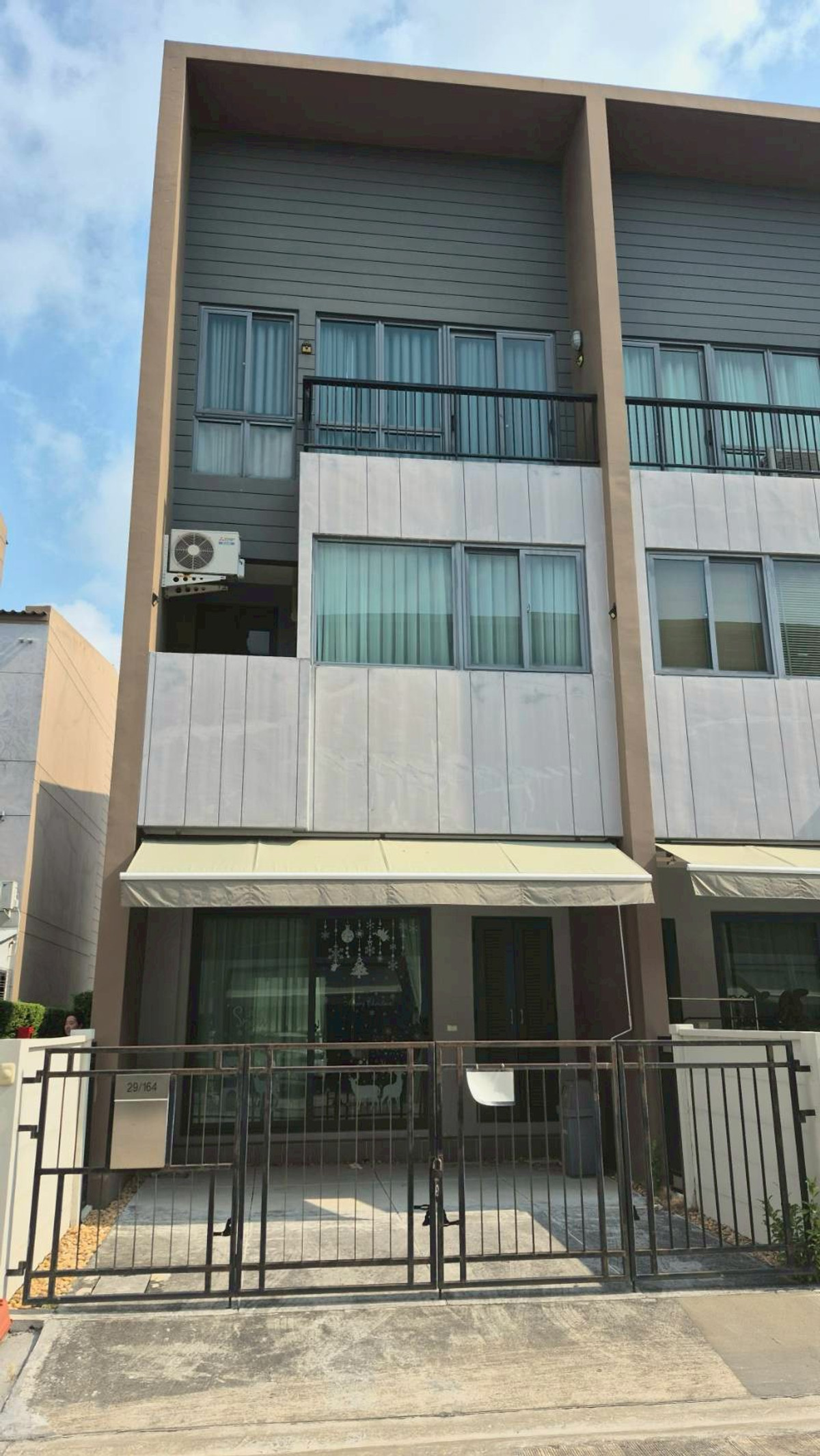For SaleTownhomeRathburana, Suksawat : Urgent sale, 3-story townhome, decorated and ready to move in. village in the middle of the city Sathorn-Suksawat (AP Project) Soi Suksawat 39