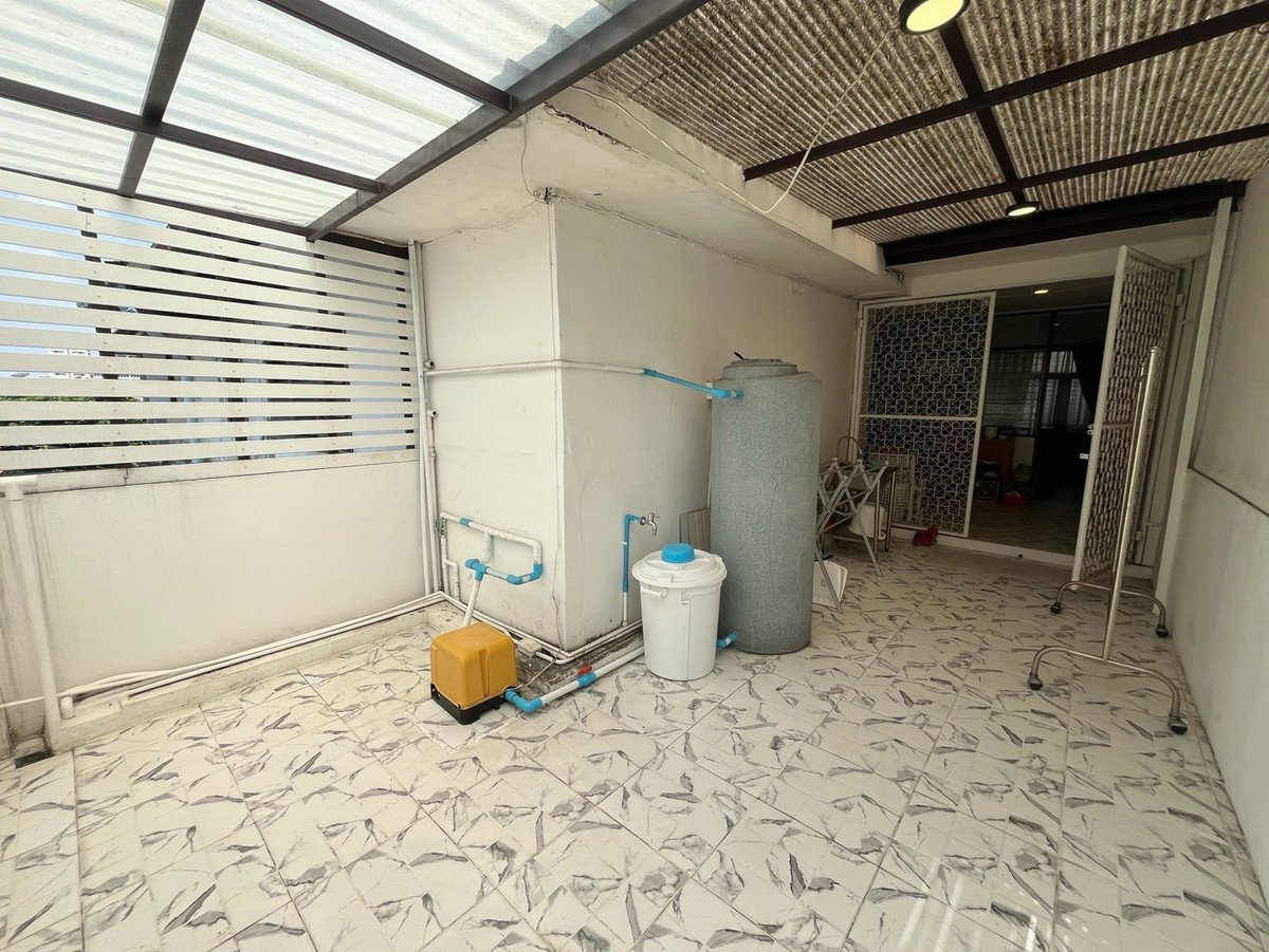 ให้เช่าอาคารพาณิชย์อารีย์ อนุสาวรีย์ : อาคารพาณิชย์ อารีย์ พหลโยธิน ใกล้ BTS อารีย์ 270 เมตร ทำเลดี ติดถนนใหญ่