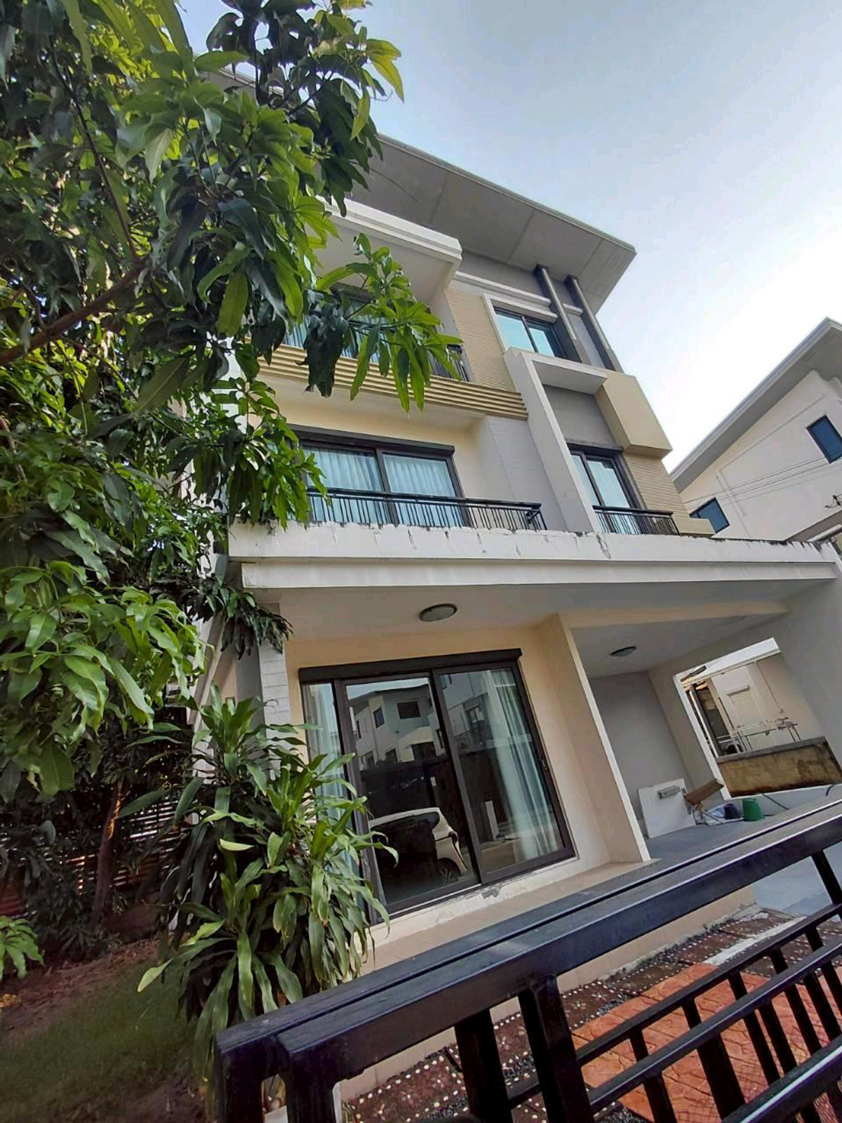 ให้เช่าบ้านนวมินทร์ รามอินทรา : 🏡 ให้เช่า โกลเด้นท์ เพรสทีช สุขาภิบาล5 พร้อมเข้าอยู่