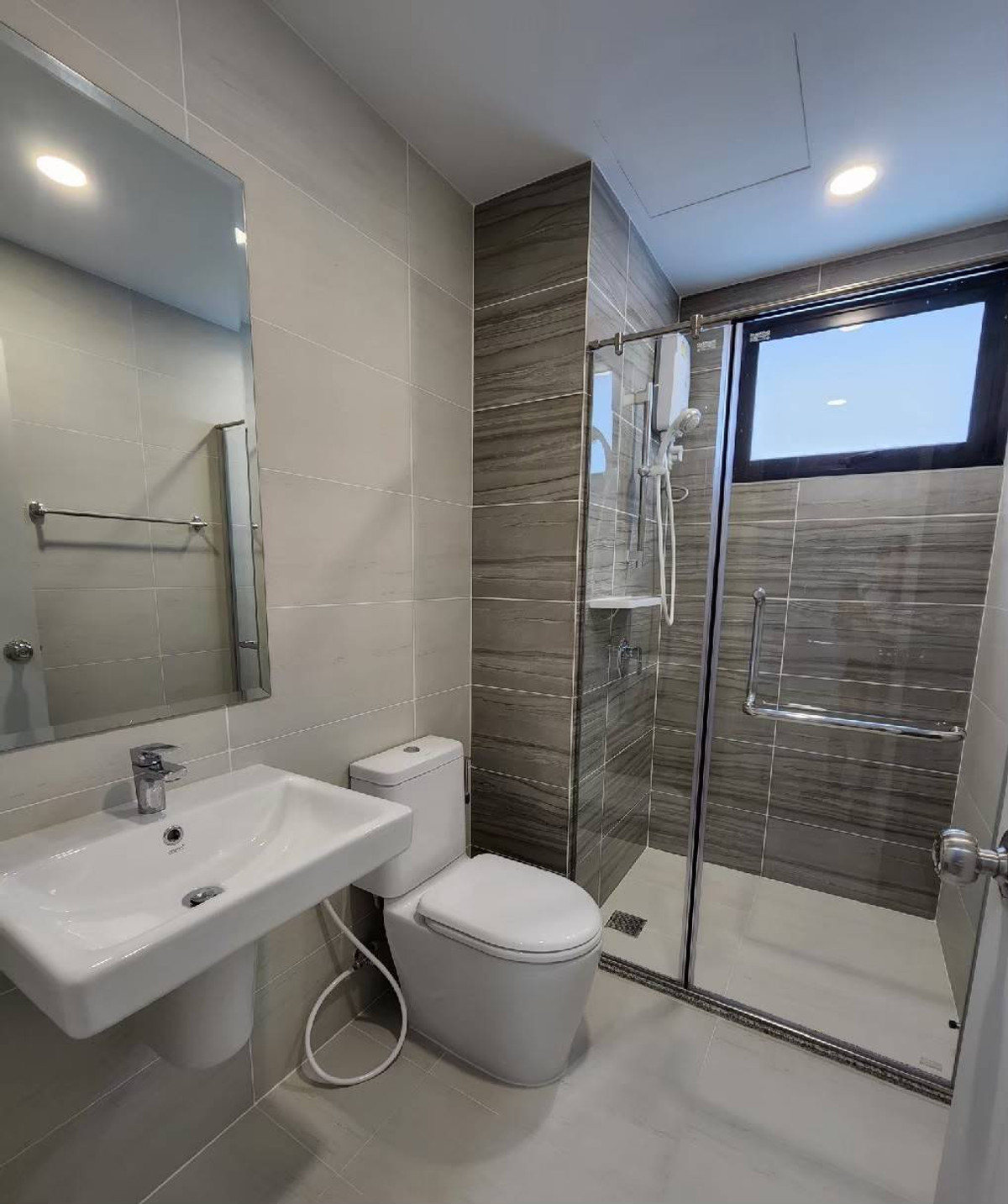 ให้เช่าคอนโดวงเวียนใหญ่ เจริญนคร : ให้เช่า/ขาย คอนโด Supalai Loft Prajadhipok-Wongwian Yai  70.5 ตร.ม. ห้องหัวมุม วิวสระว่ายน้ำ 2ิbed 2bath