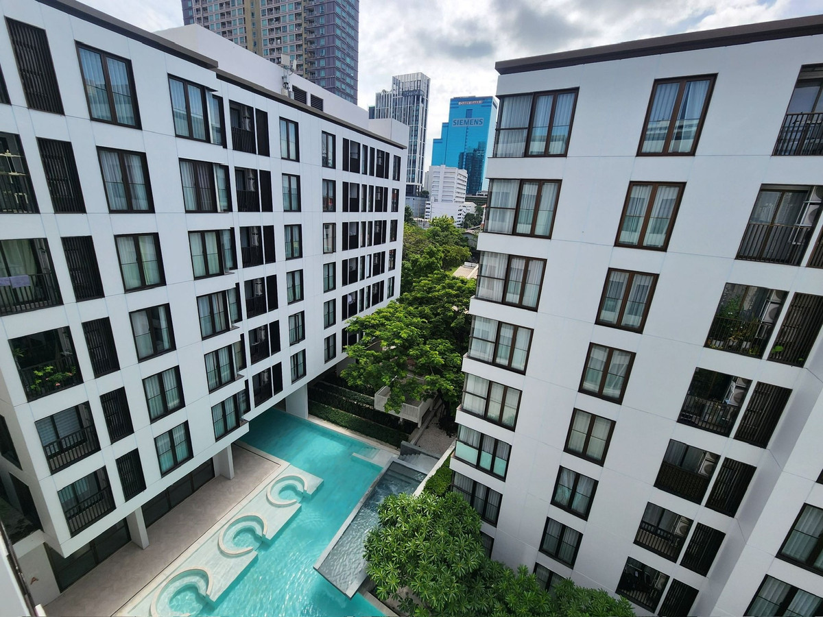 For RentCondoSukhumvit, Asoke, Thonglor : For Rent | CHAPTER Thonglor 25 ✨ Corner room, pool view.