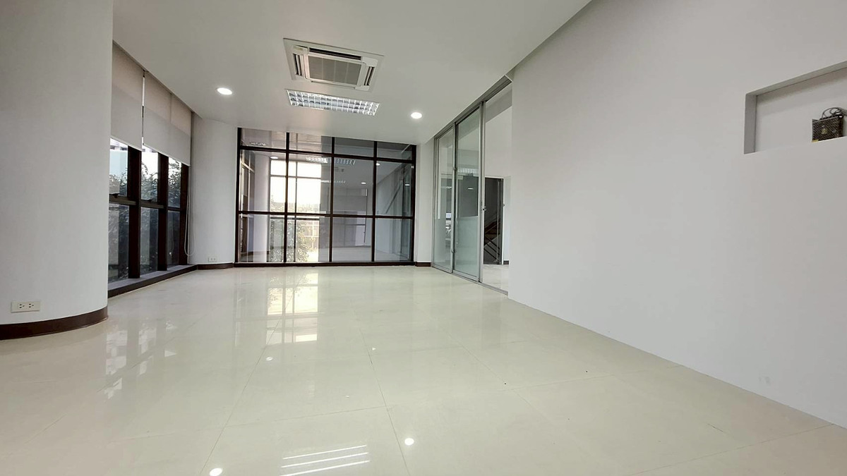 OfficeBangna, Bearing, Lasalle : Prime 7-Story Office Building for Sale/Rent – Strategic Front-Unit Location in Bangna-Trad 34