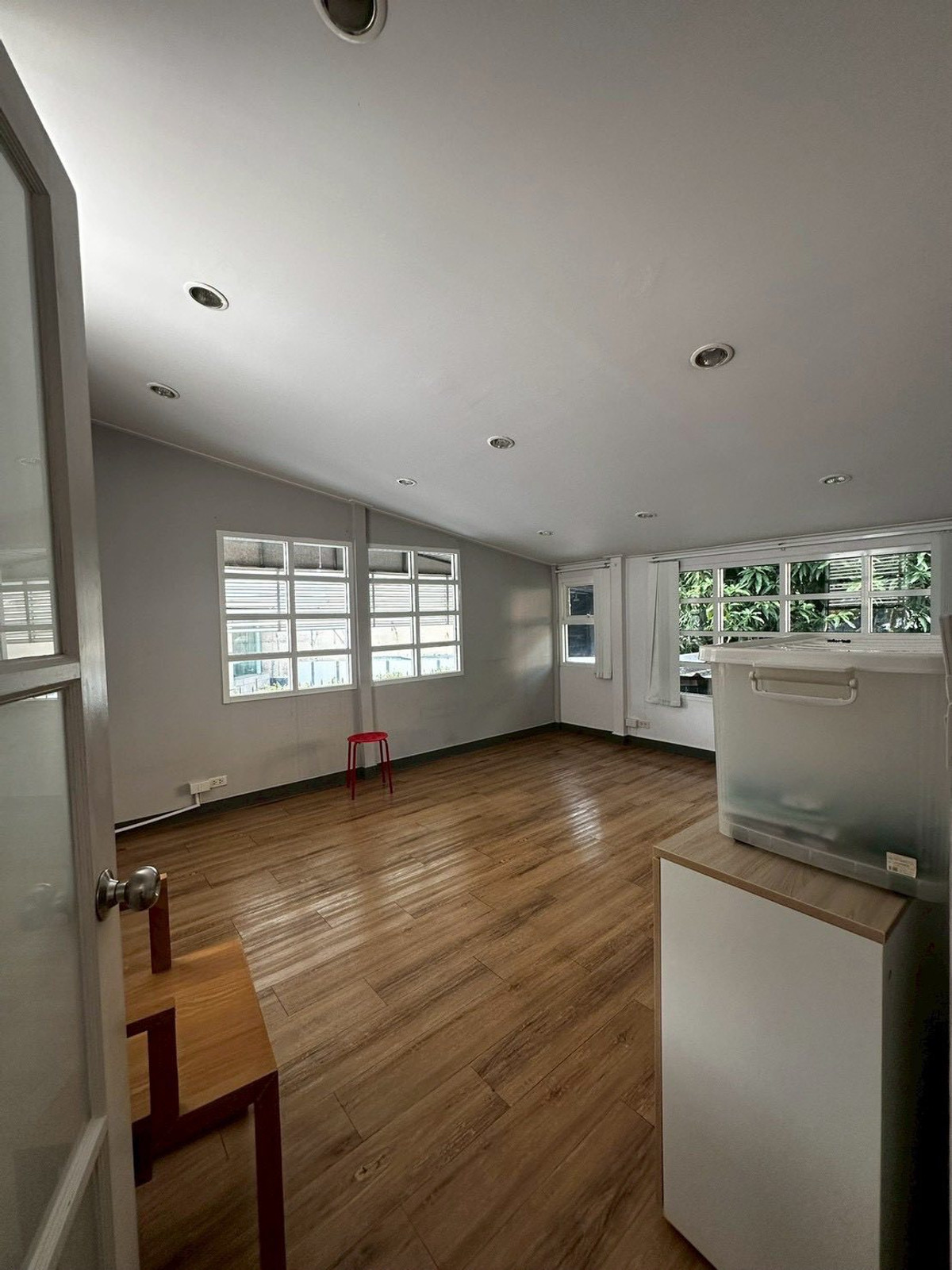 ให้เช่าบ้านโชคชัย4 ลาดพร้าว71 : ᚱ ให้เช่า โฮมออฟฟิศ ✅ห้องทำงาน 4–5 ห้อง 151 ตร.ว. 🔥ที่จอดรถ 8–10 คัน🔥บ้านเดี่ยว 2 ชั้น เดินเพียง 2 นาทีถึง MRT ลาดพร้าว