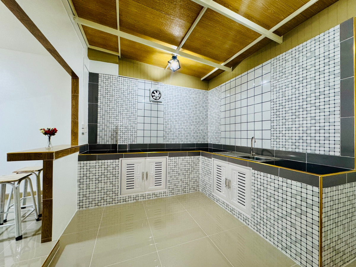 ขายทาวน์โฮมนนทบุรี บางใหญ่ บางบัวทอง : ขายทาวน์เฮ้าส์ร่มเงาไม้ วัดลาดปลาดุก หลังมุมติดถนนเมน 16 ตร.ว. ค้าขายได้ ฟรีโอน