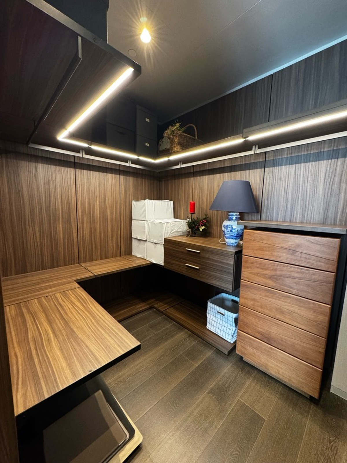 ให้เช่าคอนโดสุขุมวิท อโศก ทองหล่อ : 🏙 𝑭𝒐𝒓 𝒓𝒆𝒏𝒕 3 bedrooms @ 𝑻𝒆𝒍𝒂 𝑻𝒉𝒐𝒏𝒈𝒍𝒐𝒓 | 𝑼𝒍𝒕𝒓𝒂 𝒍𝒖𝒙𝒖𝒓𝒚 𝒊𝒏 𝒕𝒉𝒆 𝒎𝒊𝒅𝒅𝒍𝒆 𝒉𝒆𝒂𝒓𝒕 𝒐𝒇 𝑻𝒉𝒐𝒏𝒈𝒍𝒐𝒓 