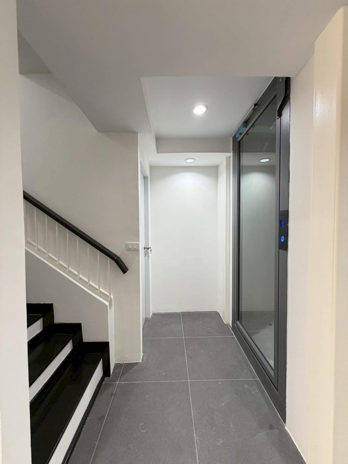 ขายทาวน์โฮมอ่อนนุช อุดมสุข : ขาย ทาวน์โฮมหรู 4.5 ชั้น ทำเลดี รีโนเวทใหม่ ตกแต่งสวยงาม ย่านปุณณวิถี-พระโขนง ใกล้BTS ปุณณวิถี  เพียง 750 เมตร