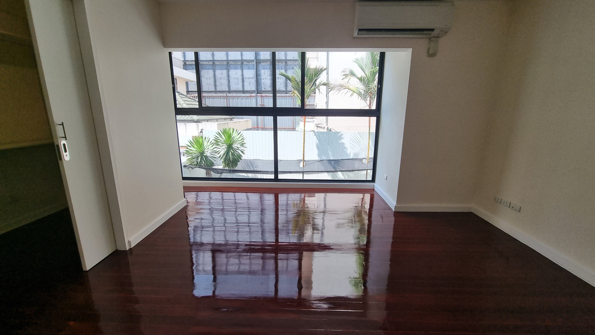 For SaleTownhomeSukhumvit, Asoke, Thonglor : Townhouse for sale, renovated, Thonglor, 4 bedrooms, 3 bathrooms, land size 30 sq m.