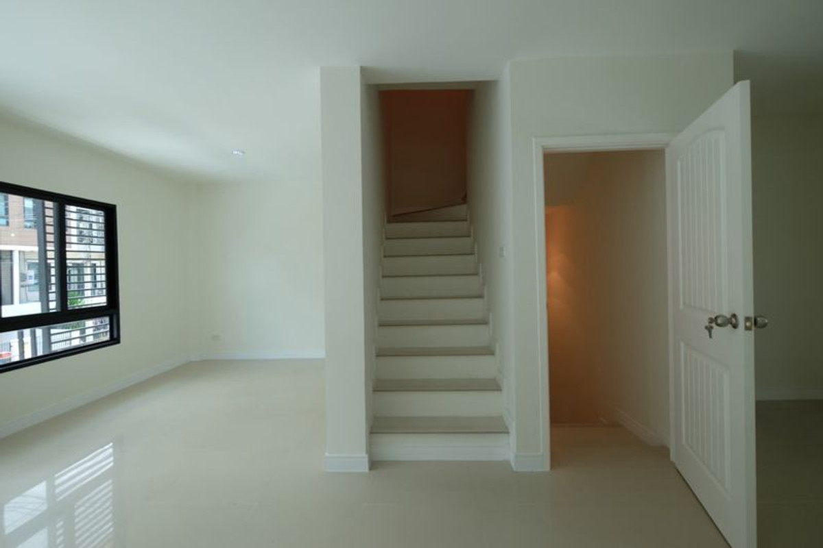 ขายทาวน์โฮมมีนบุรี-ร่มเกล้า : ทาวน์โฮม 3 ชั้น The Most สามวา-มีนบุรี ขนาด 18.6 ตารางวา 5 ห้องนอน รีโนเวทใหม่พร้อมอยู่ ถนนสามวา แขวงบางชัน เขตคลองสามวา กรุงเทพมหานคร