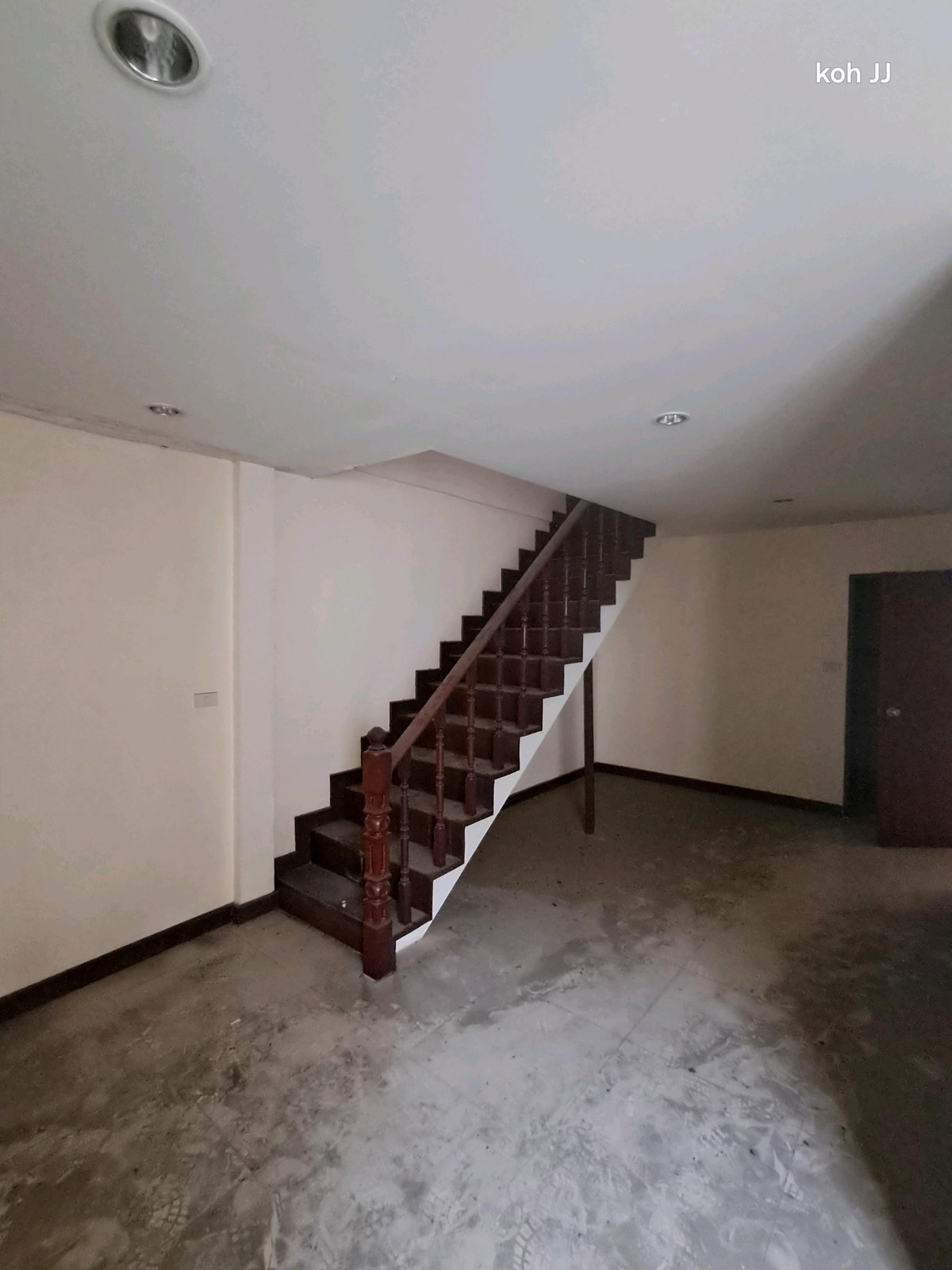 For RentTownhomePattanakan, Srinakarin : 🔥 Urgent for rent! Very cheap! Townhome with 5 floors, full of space 🔥
Prime location: opposite Seacon Square (Soi Srinakarin 40)
The best value in this area!