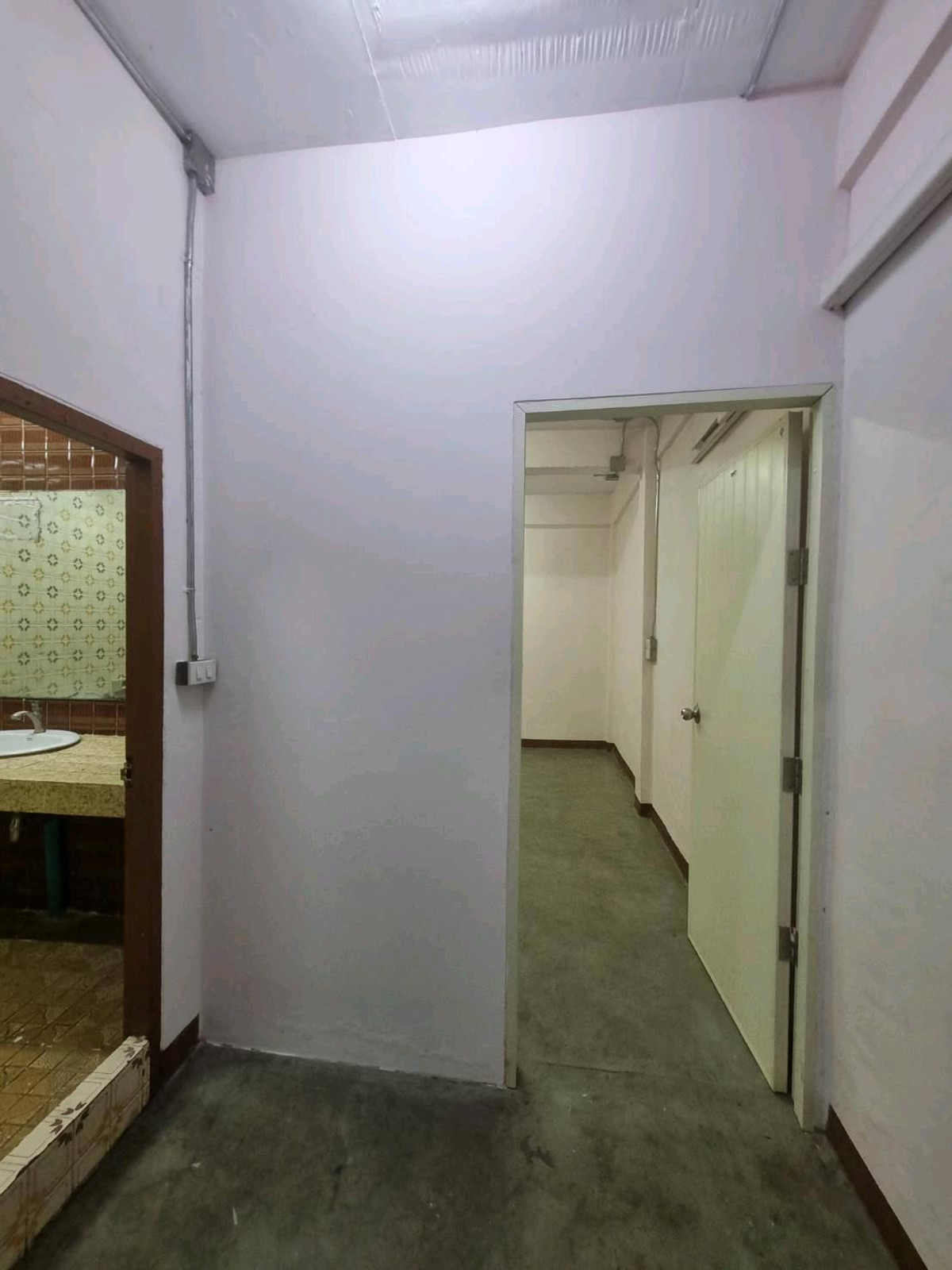 For RentShop HouseOnnut, Udomsuk : Commercial building for rent on the main road, near BTS Bang Chak.