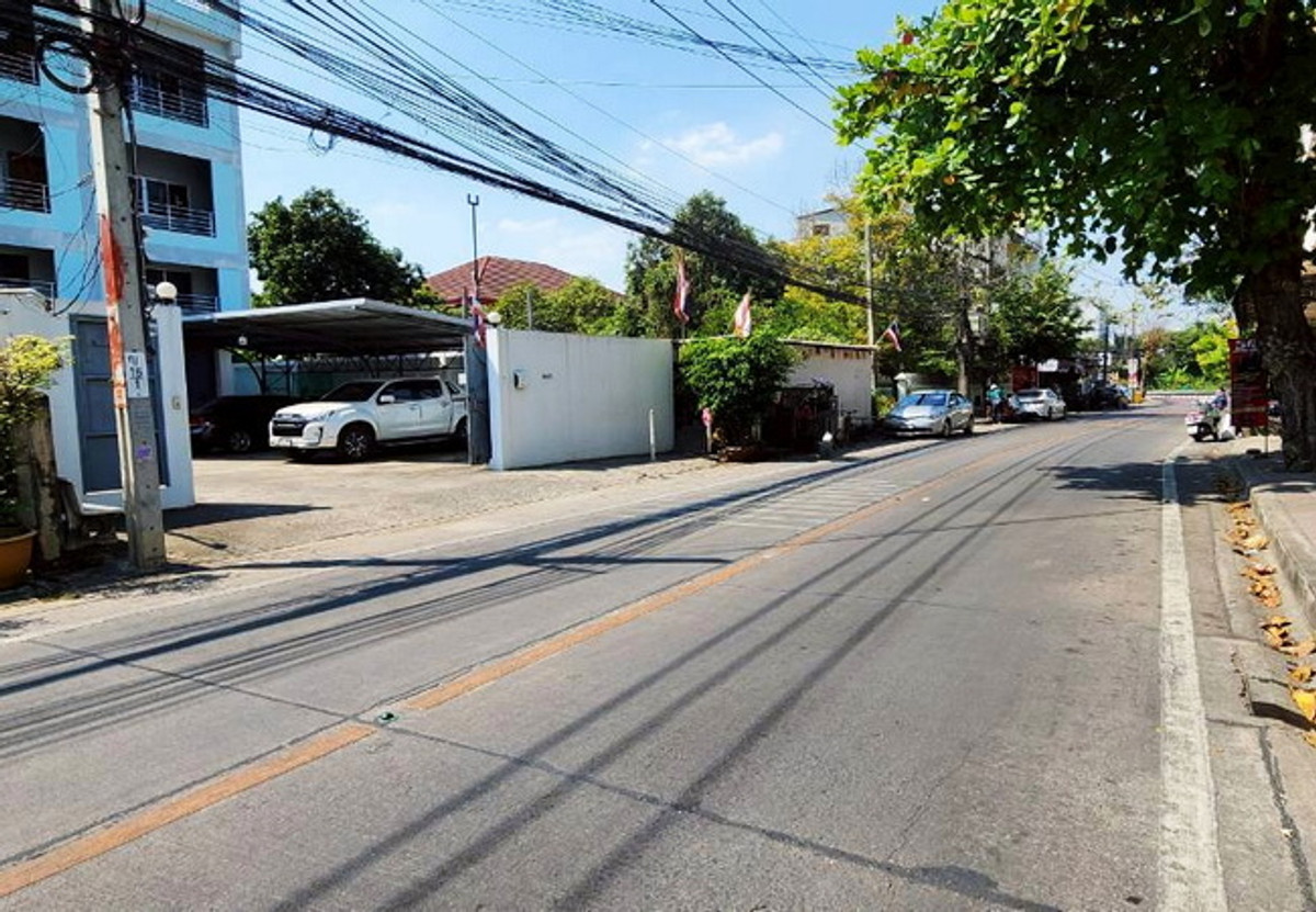 For SaleHome OfficePinklao, Charansanitwong : Office building for sale, next to Suan Phak Road, Taling Chan, Bangkok, area 114.5 sq m, 3.5 floors, 5 bedrooms, 4 bathrooms, price negotiable.