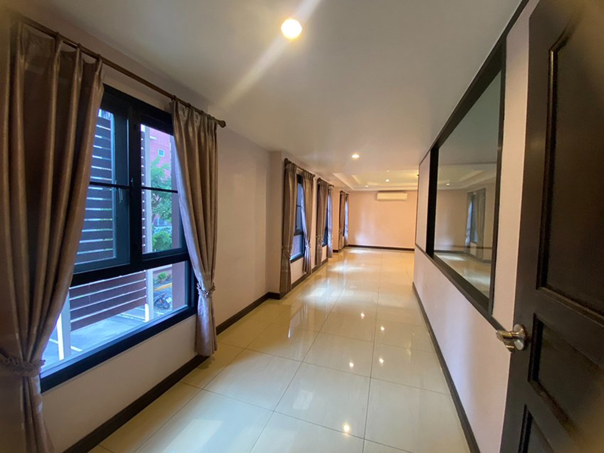 For RentOfficeVipawadee, Don Mueang, Lak Si : 🏬 Luxury Office Building for Rent 📐️Usable area 728 sqm. ✈️Close to Don Mueang International Airport 