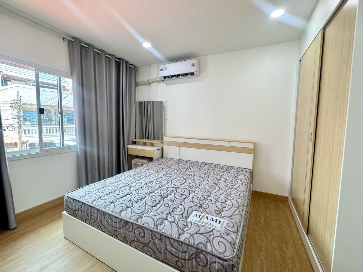 For RentHouseRatchadapisek, Huaikwang, Suttisan : 🌈Townhouse 2 floors, 5Bed 2Bath, Charoen 29, Ratchada 18, Huai Khwang, new house, available, ready to move in🔆
