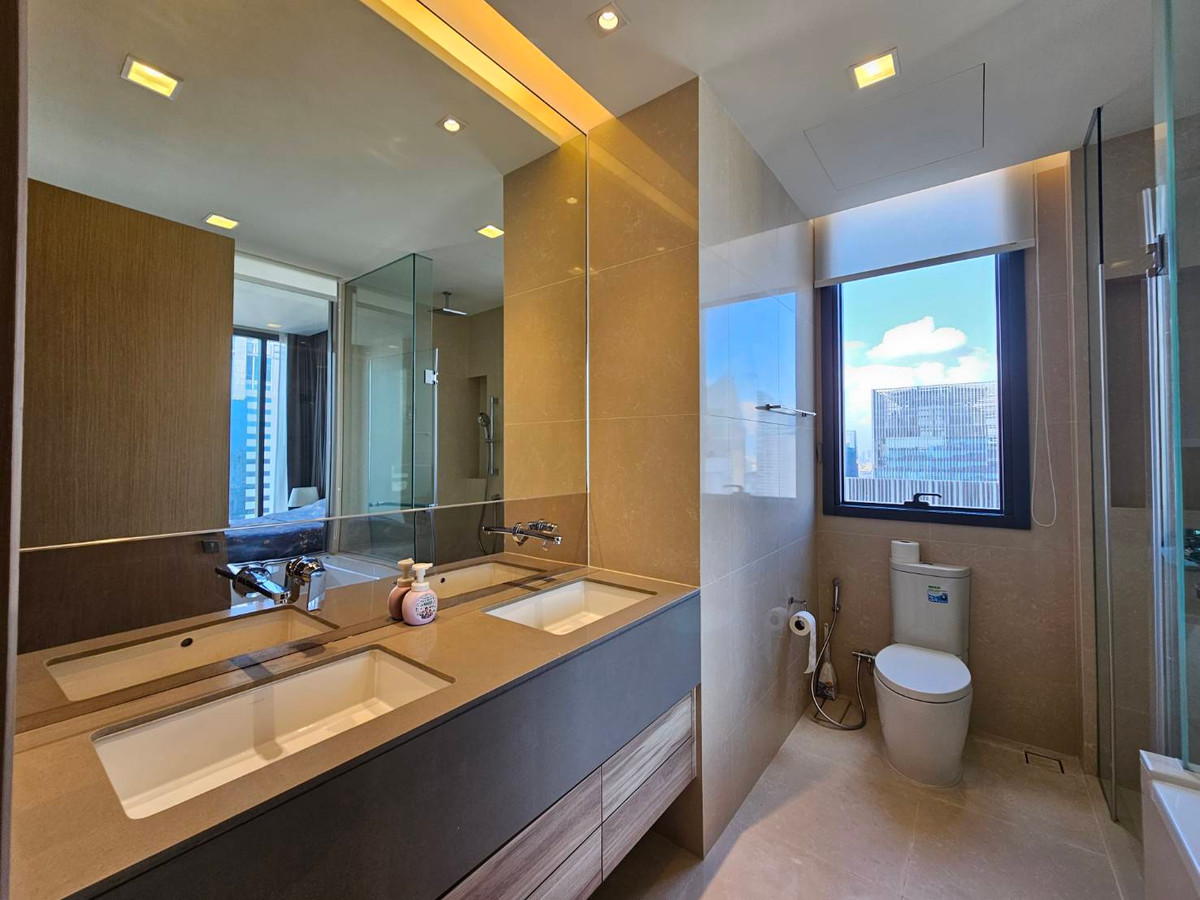 For RentCondoSukhumvit, Asoke, Thonglor : For rent The Esse Asoke near MRT Sukhumvit!  2 bedrooms, 2 bathrooms, luxuriously decorated, high floor, great view.