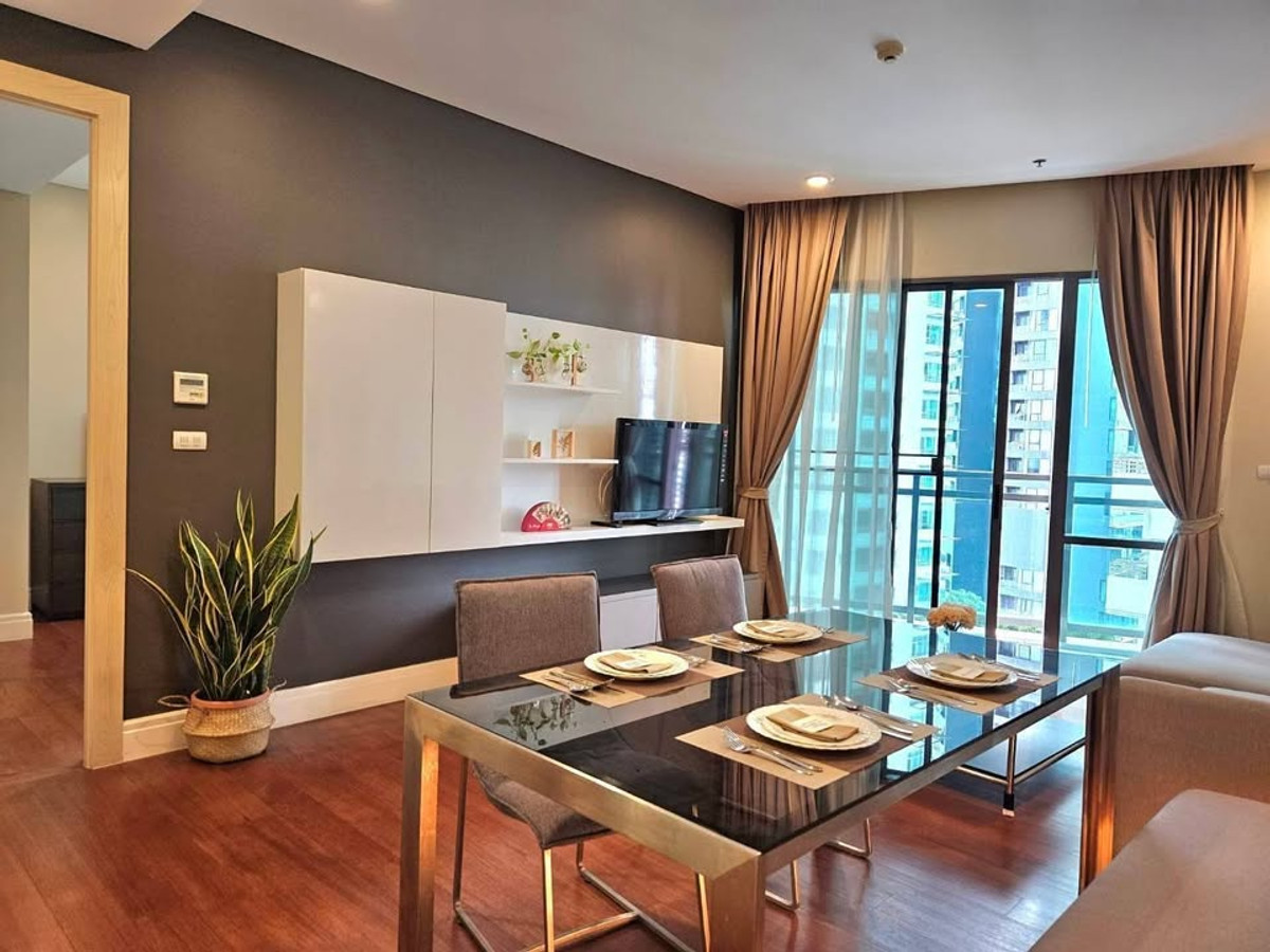 ให้เช่าคอนโดสุขุมวิท อโศก ทองหล่อ : Bright Sukhumvit 24 | Spacious Corner Unit (68 sq.m.) with Pool View 🌟 BY Sunday_N